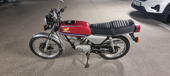 Honda CB 100 9 of 18