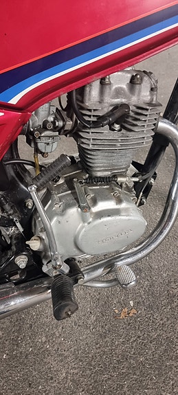 Honda CB 100 17 of 18