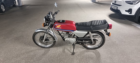 Honda CB 100 5 of 18