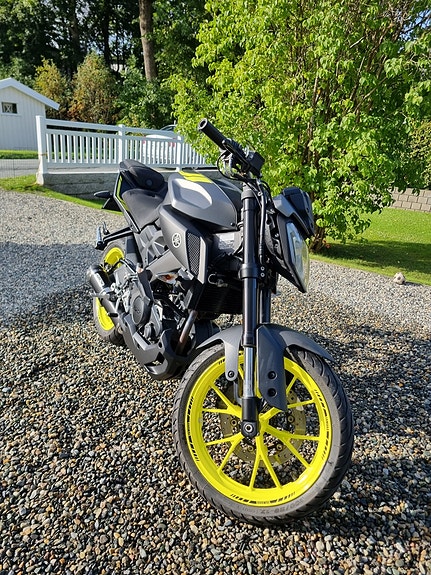 Yamaha 125 MT 2 of 5