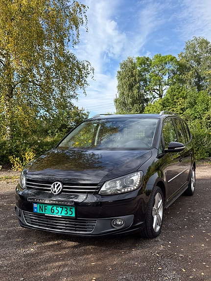 Volkswagen Touran 2 of 23