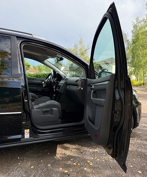 Volkswagen Touran 12 of 23