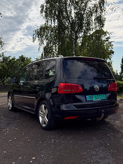 Volkswagen Touran 6 of 23