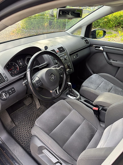 Volkswagen Touran 9 of 23