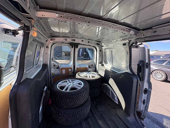 Ford Transit Connect 13 of 29