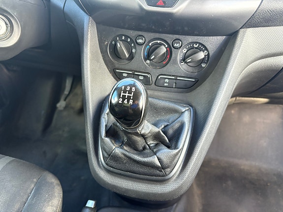 Ford Transit Connect 19 of 29