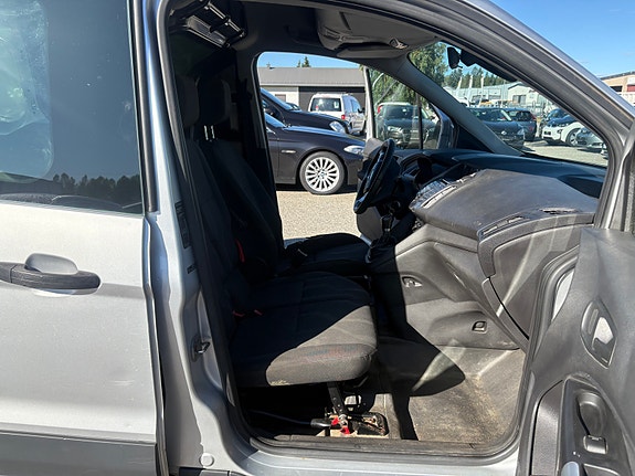 Ford Transit Connect 10 of 29