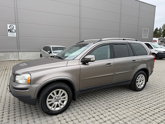 Volvo XC90 2 of 30