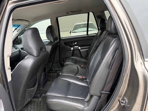 Volvo XC90 16 of 30