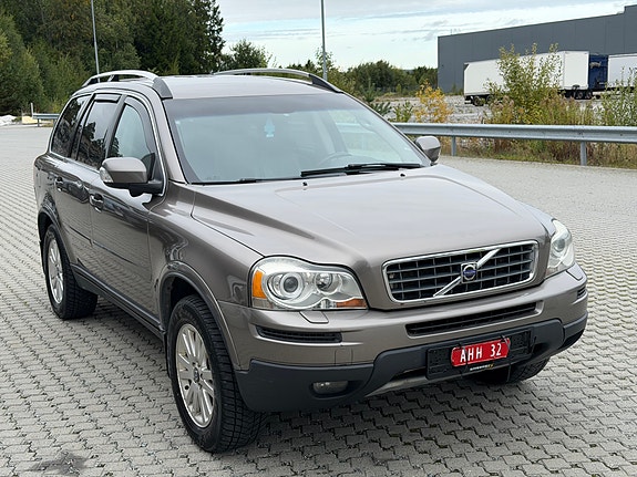 Volvo XC90 4 of 30