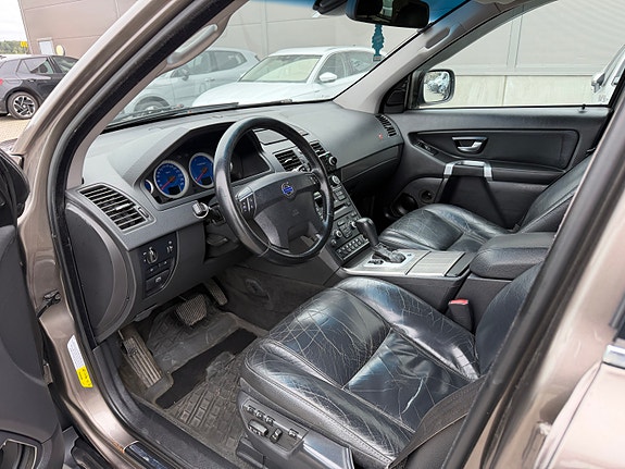Volvo XC90 14 of 30