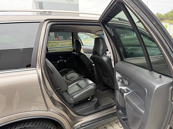 Volvo XC90 18 of 30