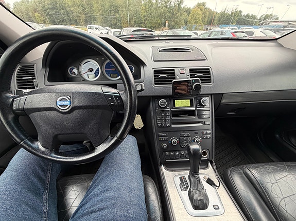Volvo XC90 28 of 30