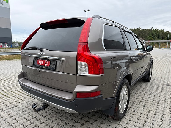 Volvo XC90 10 of 30