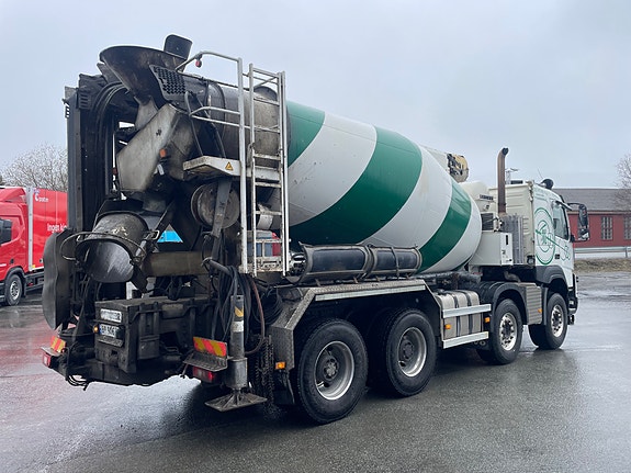 Volvo FM500 8x4 med Liebherr betongtrommel og bånd 3 of 5