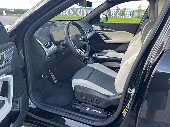 BMW iX2 8 of 30