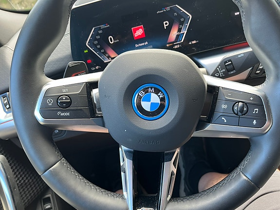 BMW iX2 12 of 30
