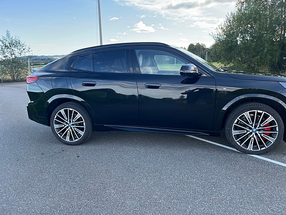 BMW iX2 4 of 30