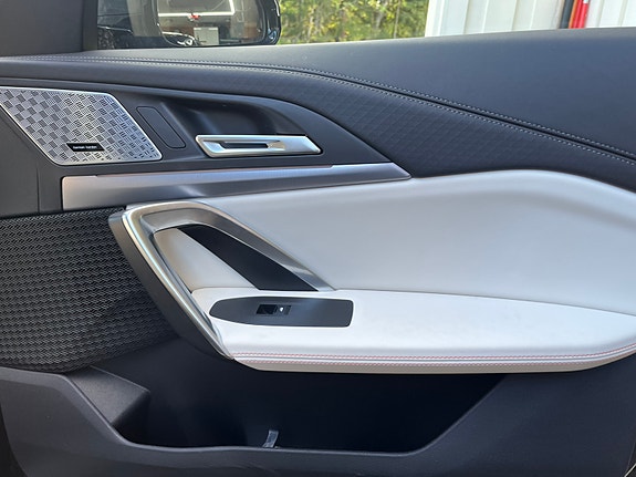 BMW iX2 20 of 30