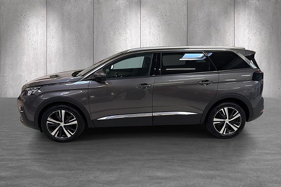 Peugeot 5008 2 of 5