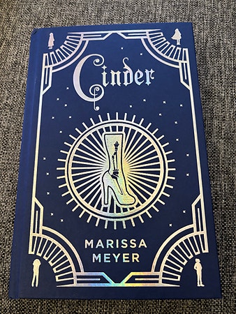 Marissa Meyer Cinder Bok 10th Anniversary Edition Signert