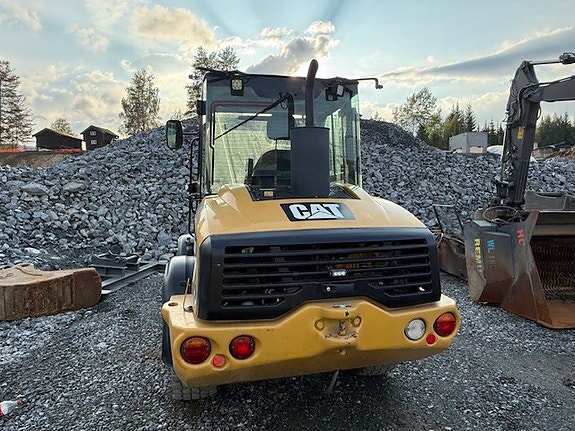 Cat 906H 2 of 5