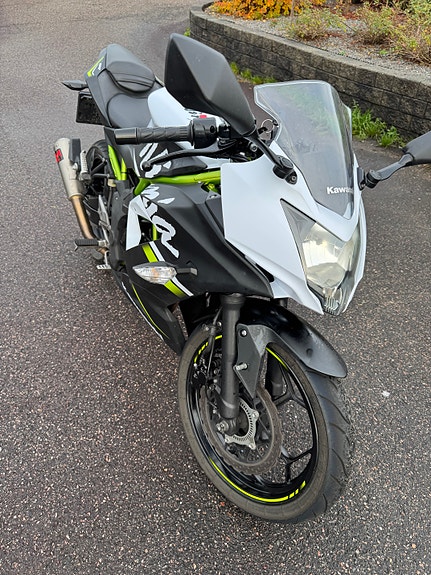Kawasaki Ninja 125 5 of 8