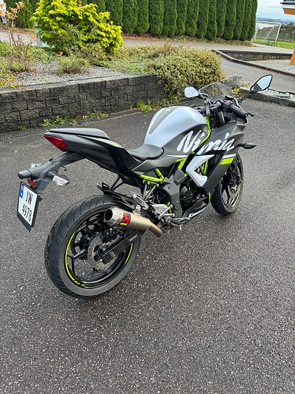 Kawasaki Ninja 125 3 of 8