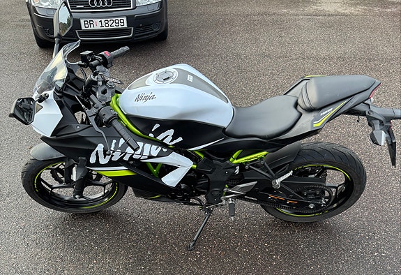 Kawasaki Ninja 125 2 of 8