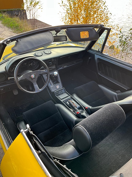 Alfa Romeo Spider 14 of 24