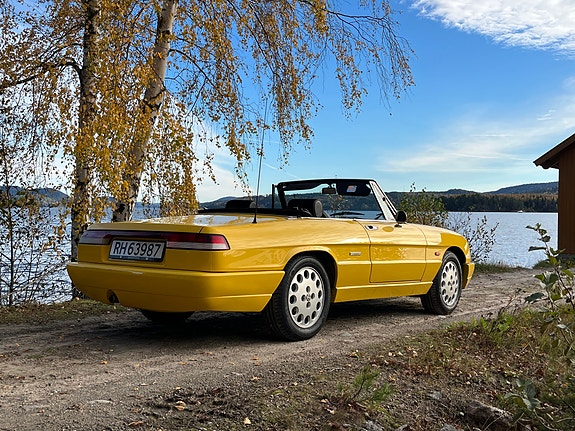 Alfa Romeo Spider 2 of 5