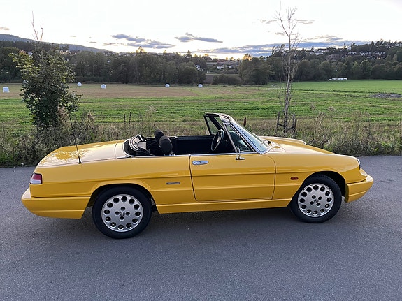 Alfa Romeo Spider 9 of 24