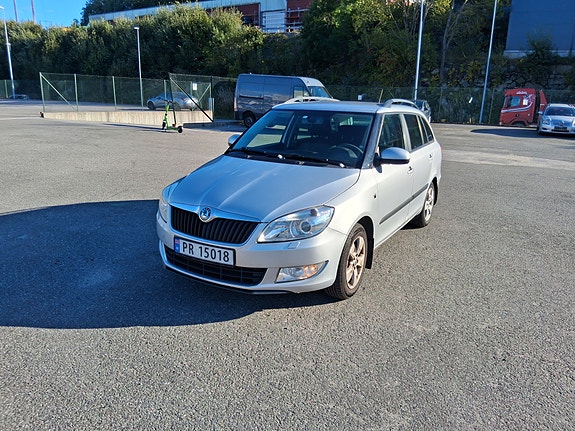 Skoda Fabia 2 of 13