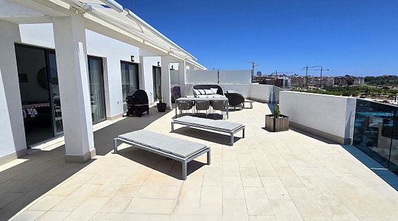 Nøkkelferdig toppleilighet med 3 soverom og 144 m² terrasse
