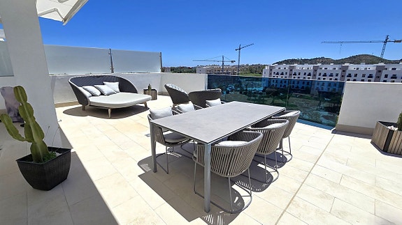 Nøkkelferdig toppleilighet med 3 soverom og 144 m² terrasse