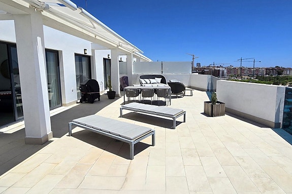 Nøkkelferdig toppleilighet med 3 soverom og 144 m² terrasse