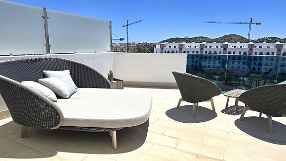 Nøkkelferdig toppleilighet med 3 soverom og 144 m² terrasse