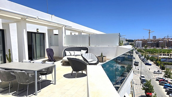 Nøkkelferdig toppleilighet med 3 soverom og 144 m² terrasse