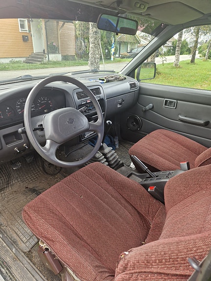 Nissan King Cab 18 of 30