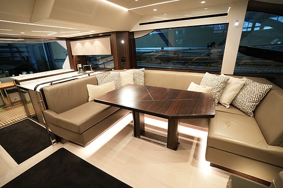 2023 Sunseeker Manhattan 55 | D13-800 | Simradx4 | A/C | Eber | 3lugarer 17 of 30