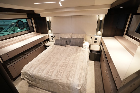 2023 Sunseeker Manhattan 55 | D13-800 | Simradx4 | A/C | Eber | 3lugarer 25 of 30