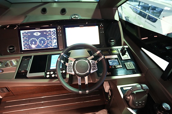 2023 Sunseeker Manhattan 55 | D13-800 | Simradx4 | A/C | Eber | 3lugarer 18 of 30