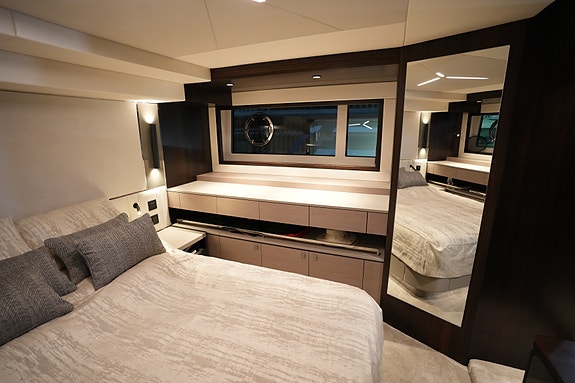 2023 Sunseeker Manhattan 55 | D13-800 | Simradx4 | A/C | Eber | 3lugarer 27 of 30