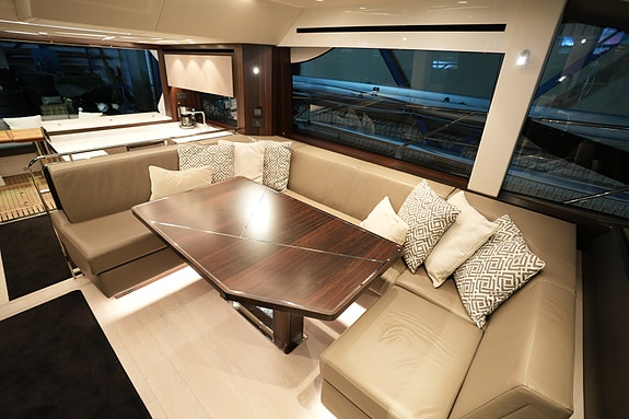2023 Sunseeker Manhattan 55 | D13-800 | Simradx4 | A/C | Eber | 3lugarer 15 of 30