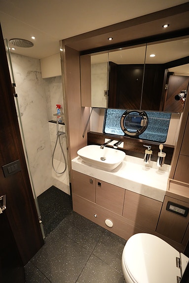 2023 Sunseeker Manhattan 55 | D13-800 | Simradx4 | A/C | Eber | 3lugarer 23 of 30