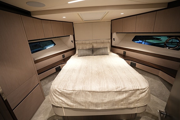 2023 Sunseeker Manhattan 55 | D13-800 | Simradx4 | A/C | Eber | 3lugarer 20 of 30