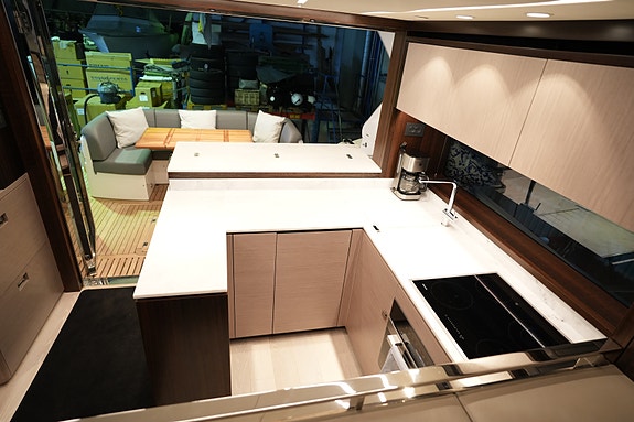 2023 Sunseeker Manhattan 55 | D13-800 | Simradx4 | A/C | Eber | 3lugarer 13 of 30