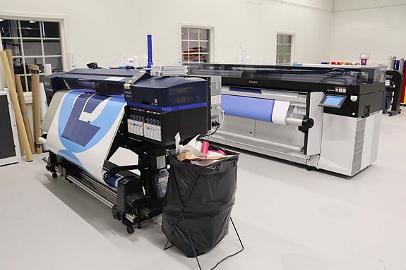 Flere plotter som jobber.