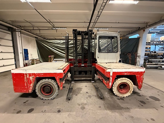 Kalmar sidelaster - 6 398 timer - hydraulisk mast med to gafler - lasteplan i tre - lukket førerhytt 9 of 30