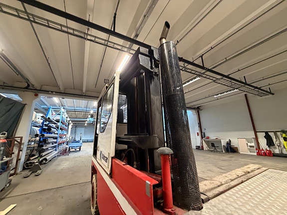 Kalmar sidelaster - 6 398 timer - hydraulisk mast med to gafler - lasteplan i tre - lukket førerhytt 27 of 30